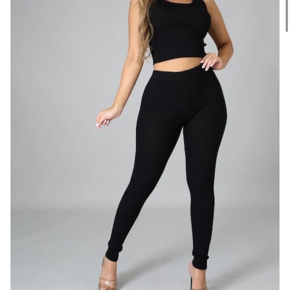 Sleeveless Crop Top and Leggings Set - Picture 1 of 5